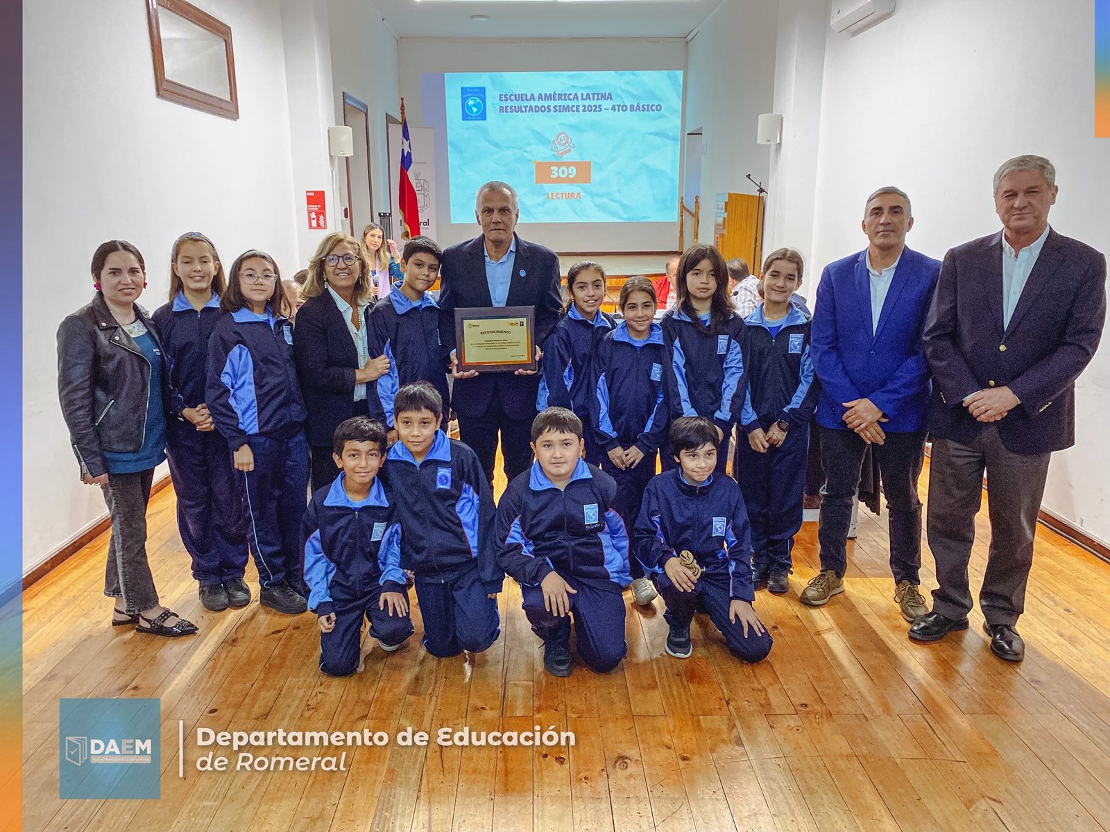 Estudiantes de la Escuela América Latina en contexto escolar